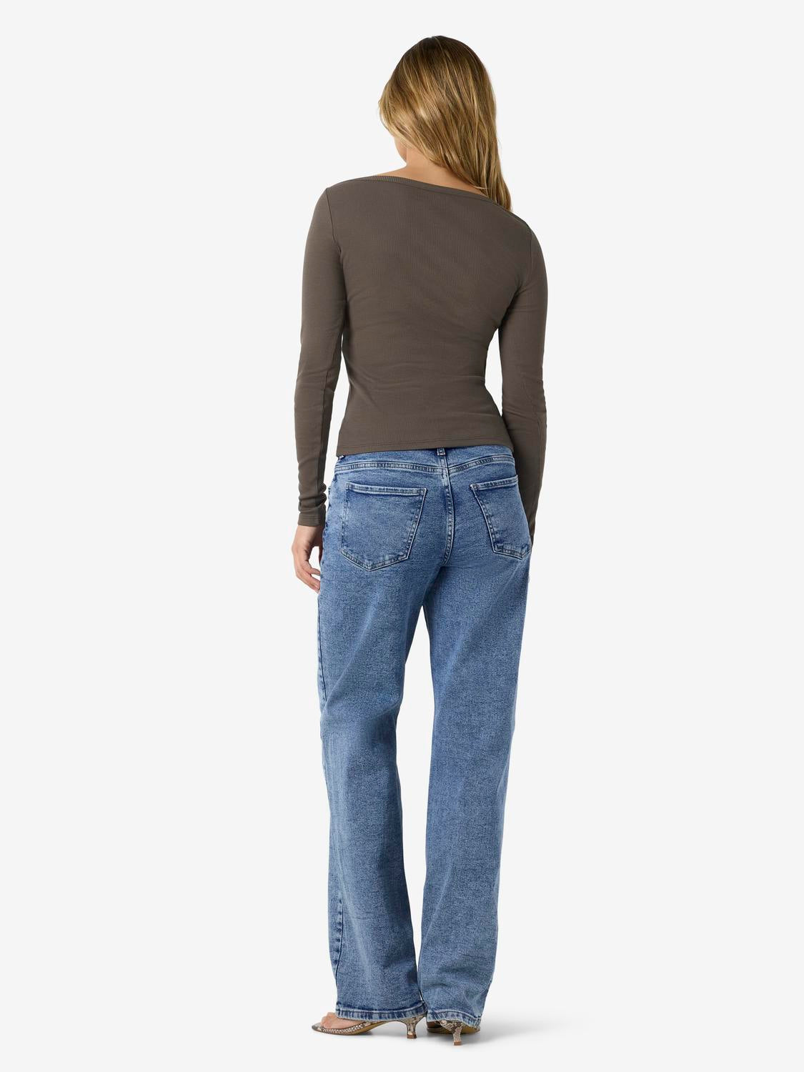 model_shot-front_full